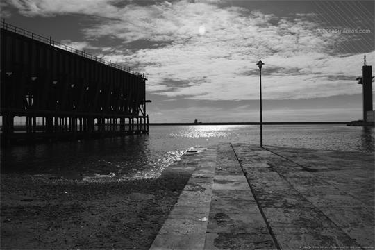 fotografía del autor: 'juanjo' con titulo: 'varado en la arena.'