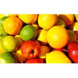 Fruta, limones, naranjas y manzanas