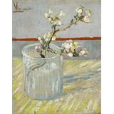 Ramita de almendro en flor en un vaso