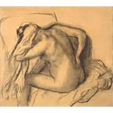 Después del baño , mujer secándose el pelo