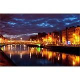 Puente en Dublín iluminado en la noche