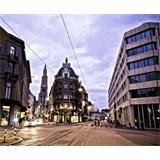 Anochecer en una calle de Amberes