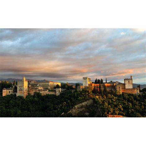 Granada Alhambra atardecer nublado