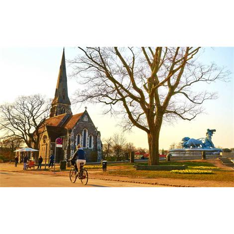 Copenhague vista de una pequeña iglesia