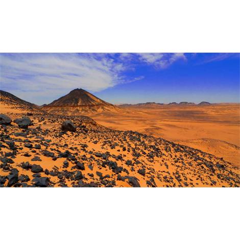 Varios montículos en el desierto