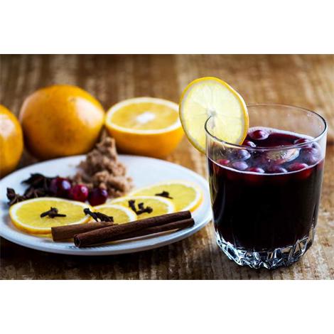 Bebida, vaso de vino y limón