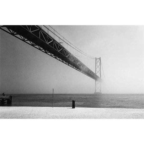 Puente de Lisboa blanco y negro