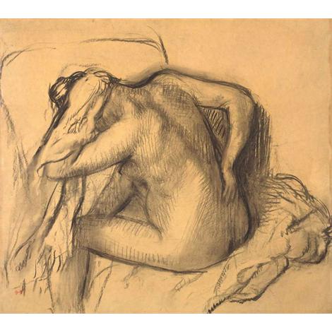 Después del baño , mujer secándose el pelo