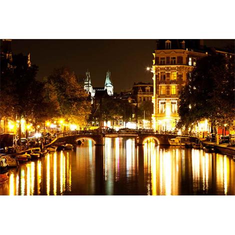 Amsterdam iluminado en la noche