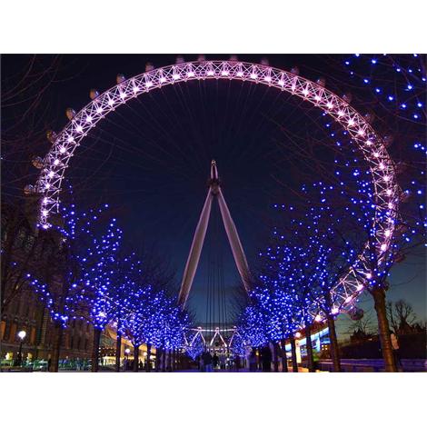 Ojo de Londres iluminado con luces azules