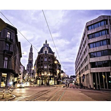 Anochecer en una calle de Amberes